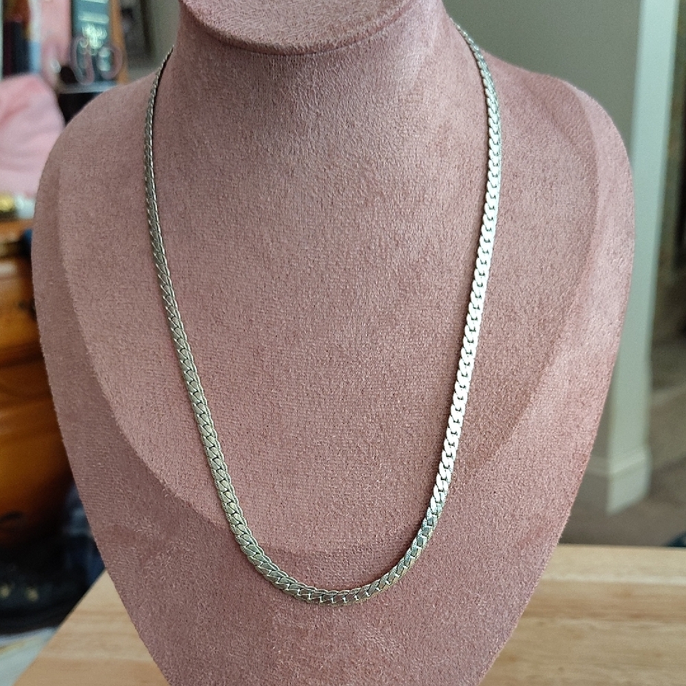 Elegant Sterling Silver Chain Necklace - Picture 3 of 3